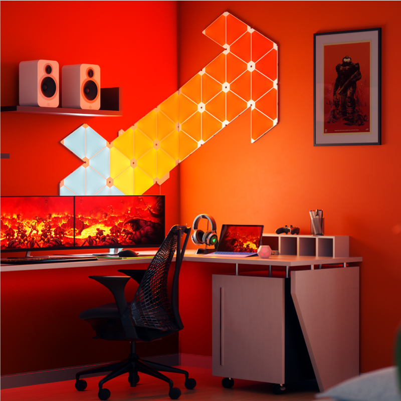Paneles de luz modulares inteligentes triangulares que cambian de color de Nanoleaf Light Panels montados en la pared de una sala de juegos. Similar a Philips Hue o Lifx. HomeKit, Google Assistant, Amazon Alexa, IFTTT. 